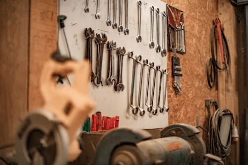 Tools hanged on the wall