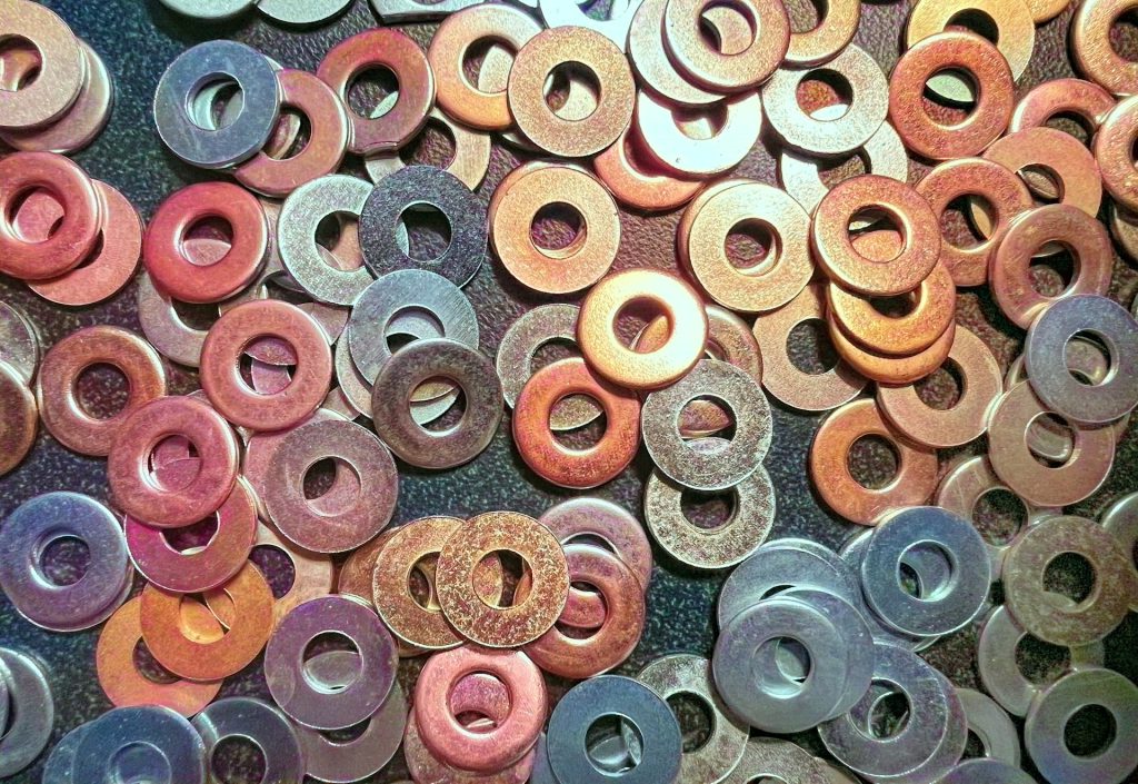 A pile of different colored washer